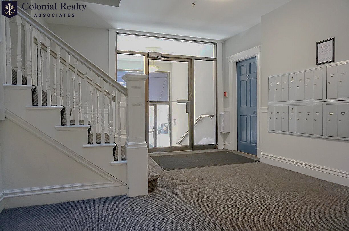 Studio bed, 1 bath apartment for rent at 6 Camelot Ct Unit 2, Brighton — photo 3 of 9