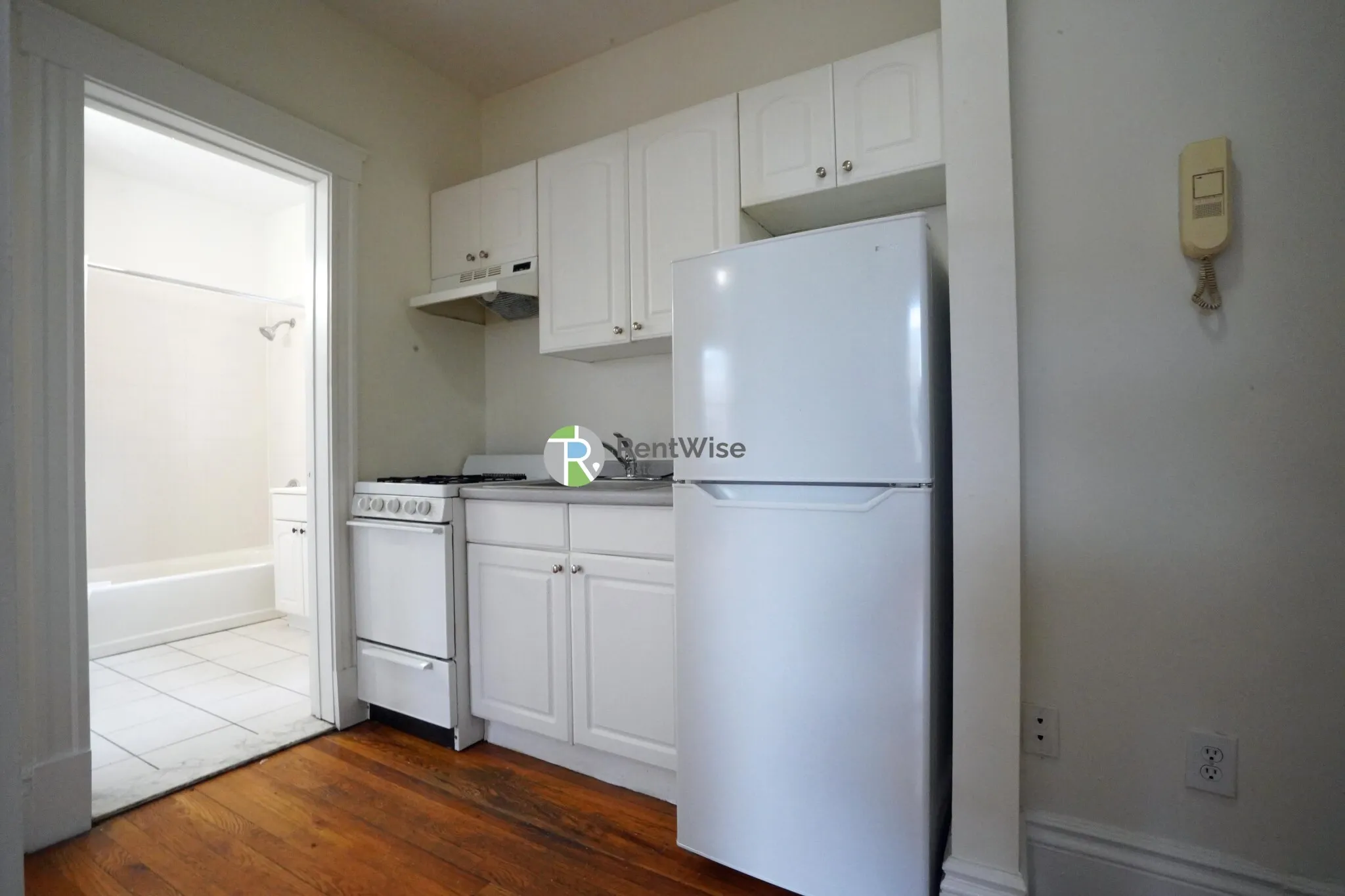 2 bed, 1 bath apartment for rent at 6 Camelot Ct Unit 20, Brighton — photo 7 of 17