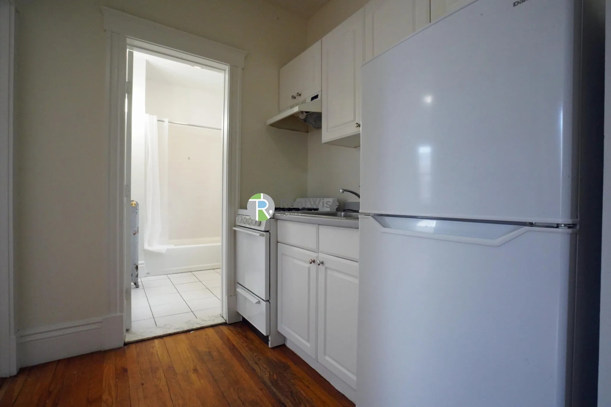 2 bed, 1 bath apartment for rent at 6 Camelot Ct Unit 20, Brighton — photo 6 of 17