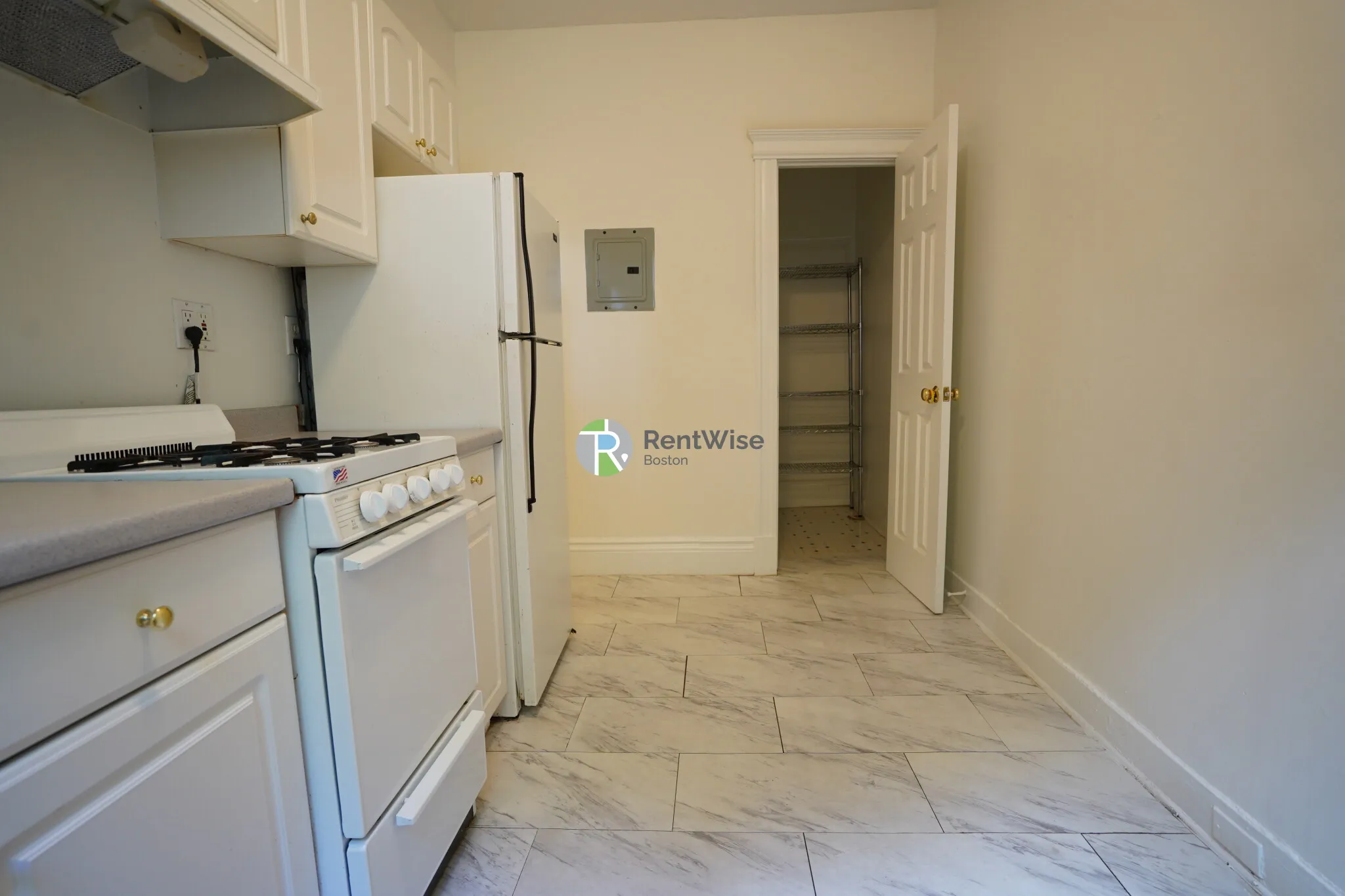 Studio bed, 1 bath apartment for rent at 6 Camelot Ct Unit 6-1, Brighton — photo 25 of 29