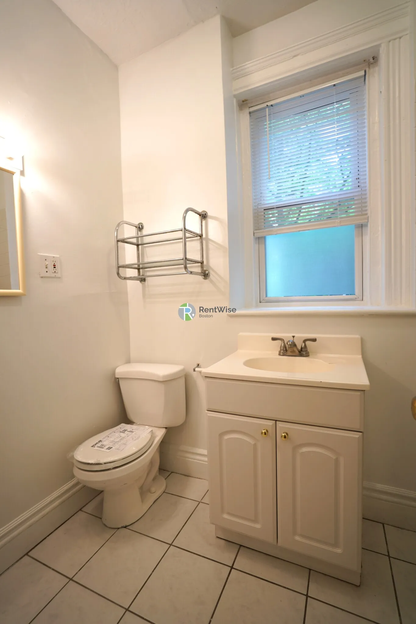 Studio bed, 1 bath apartment for rent at 6 Camelot Ct Unit 6-1, Brighton — photo 23 of 29