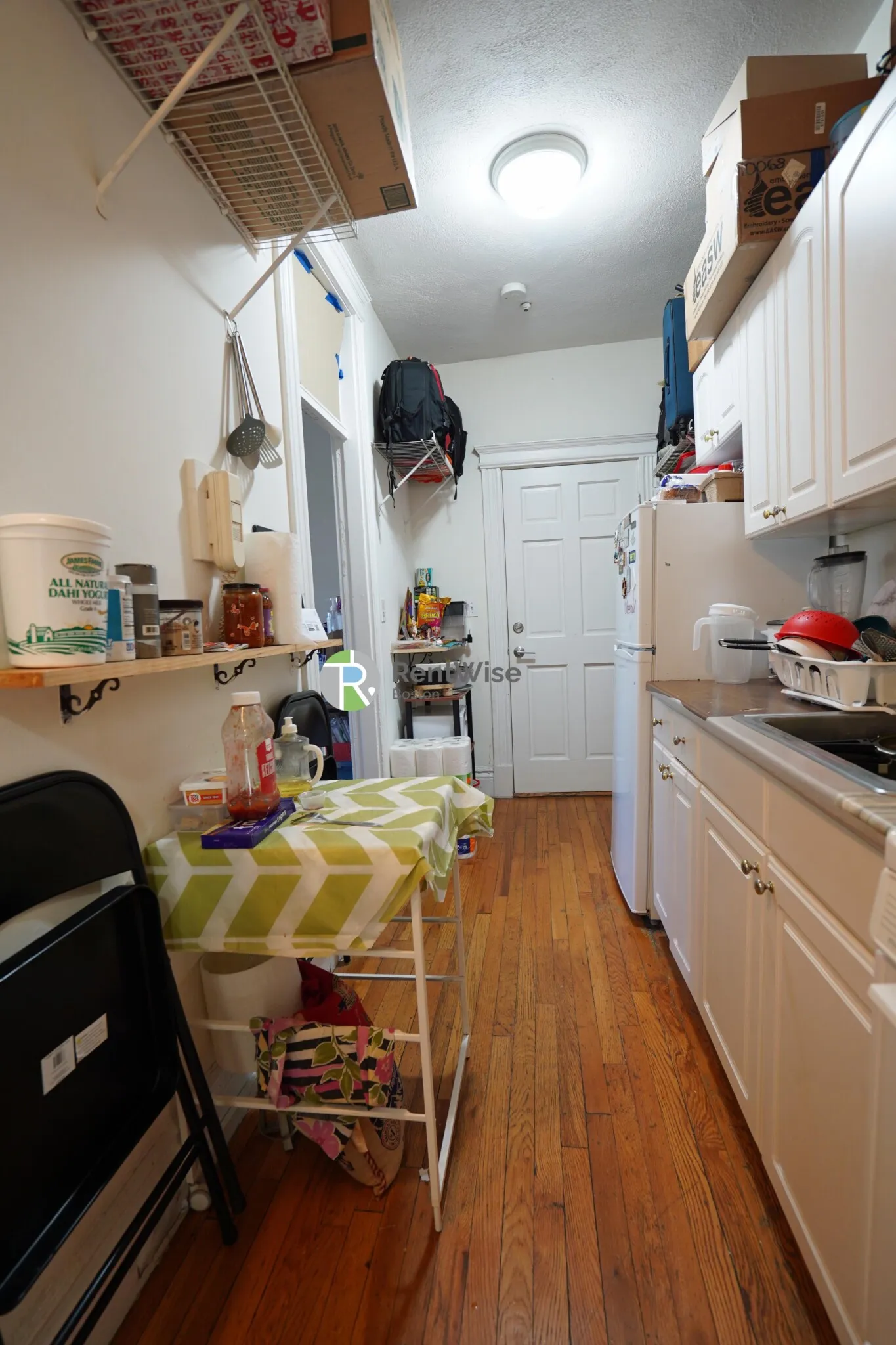 2 split bed, 1 bath apartment for rent at 6 Camelot Ct Unit 6, Brighton — photo 7 of 16
