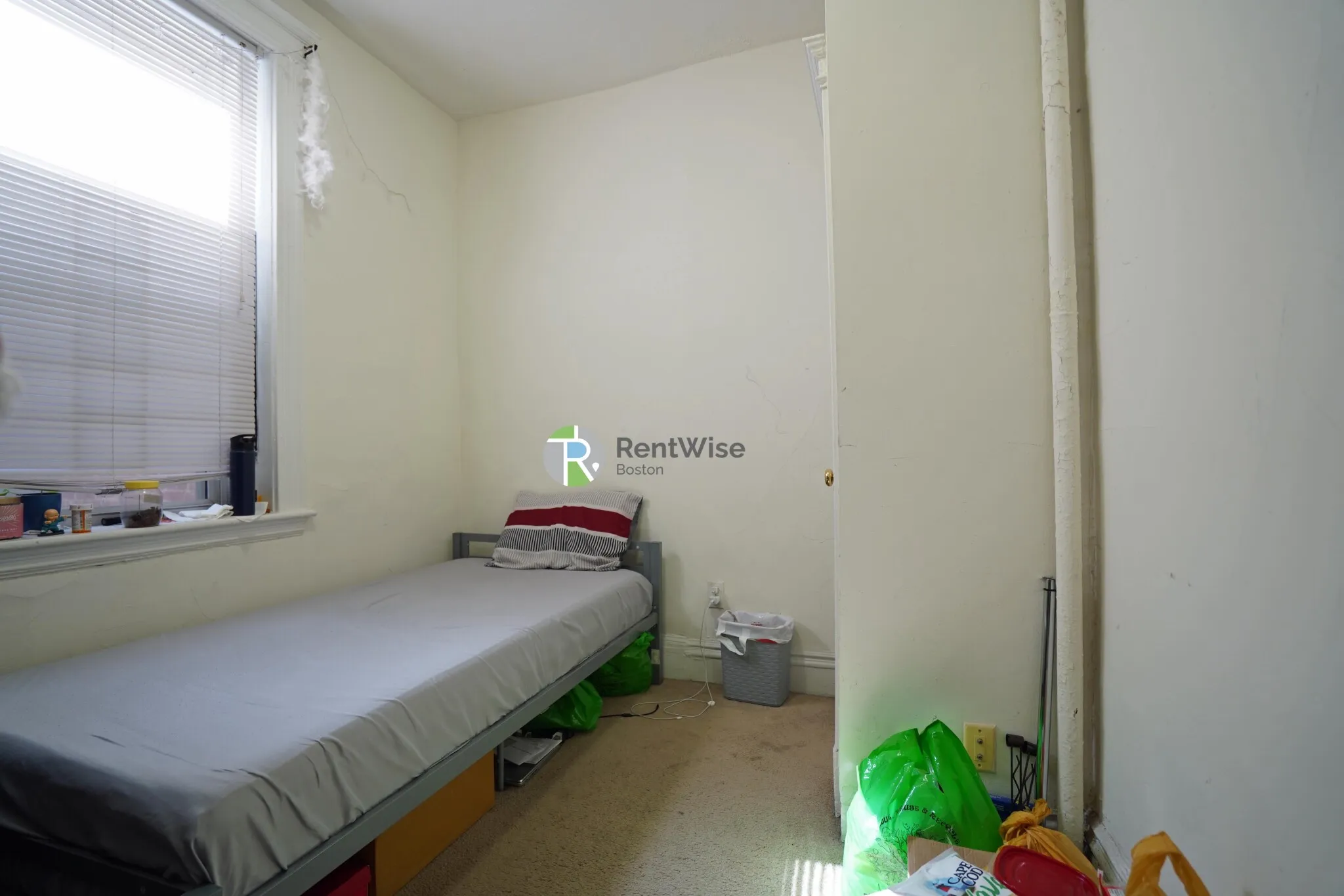 2 split bed, 1 bath apartment for rent at 6 Camelot Ct Unit 6, Brighton — photo 4 of 16