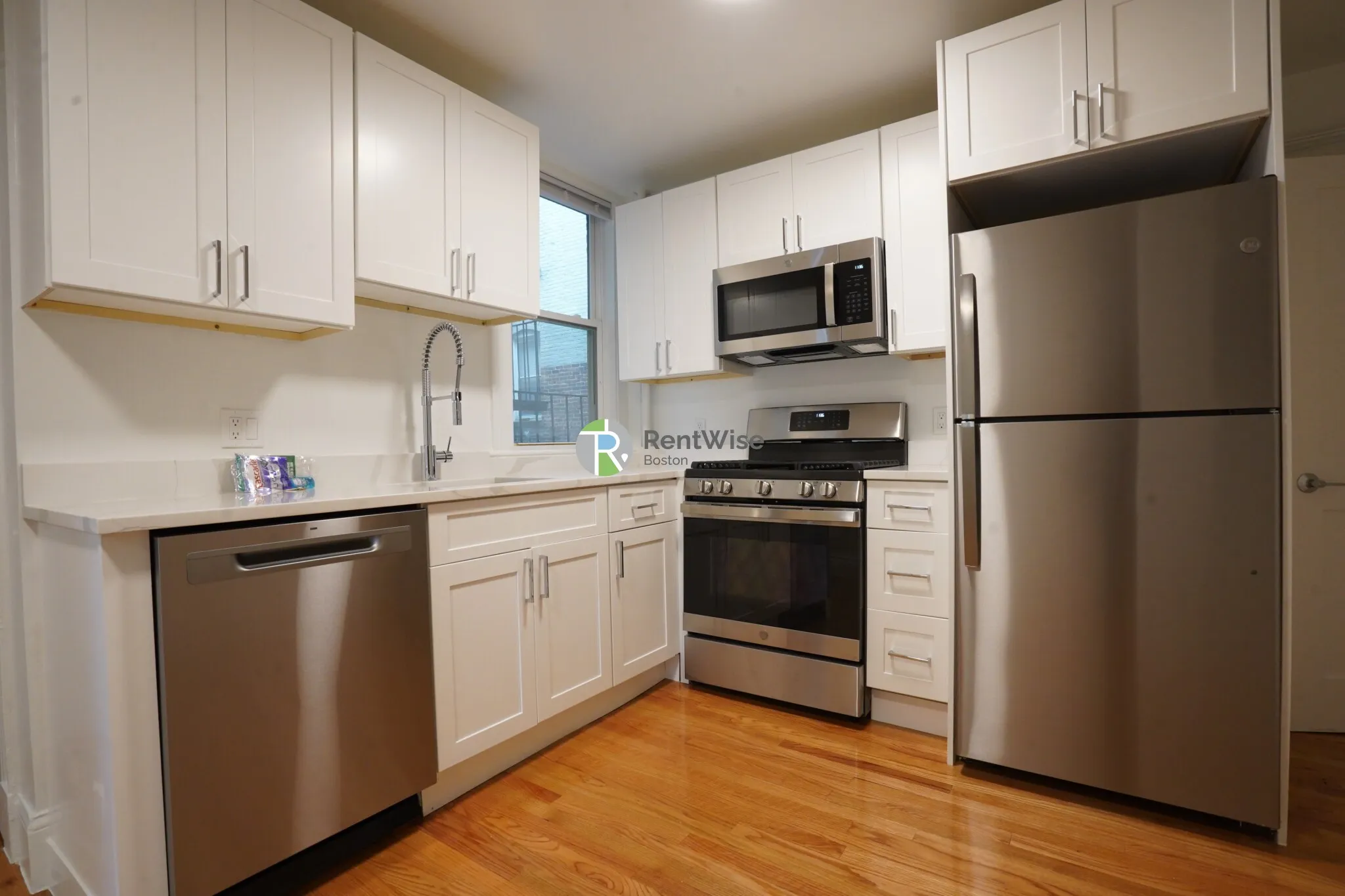 1 bed, 1 bath apartment for rent at 6 Camelot Ct Unit 8, Brighton — photo 4 of 16
