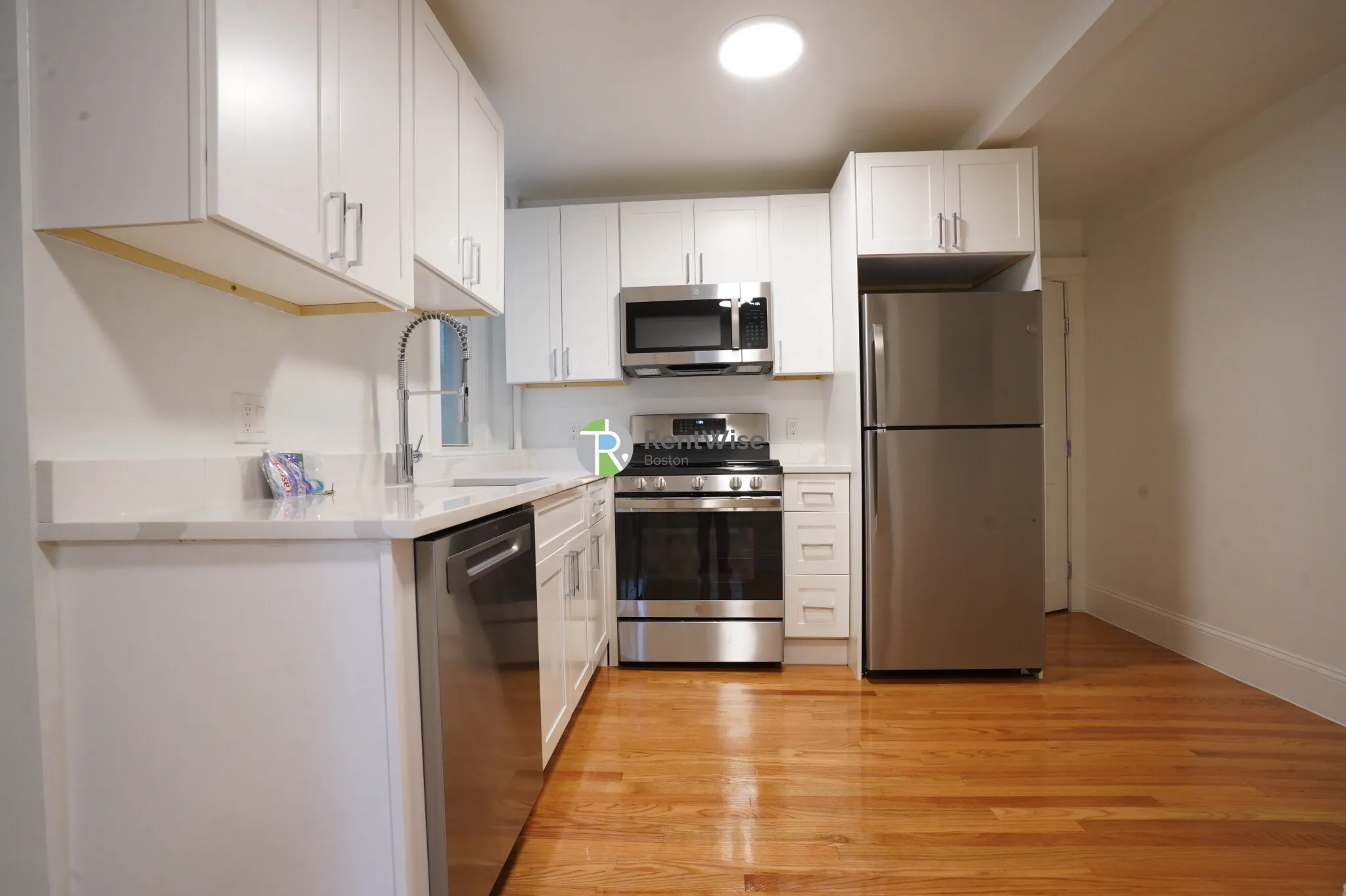 1 bed, 1 bath apartment for rent at 6 Camelot Ct Unit 8, Brighton — photo 3 of 16