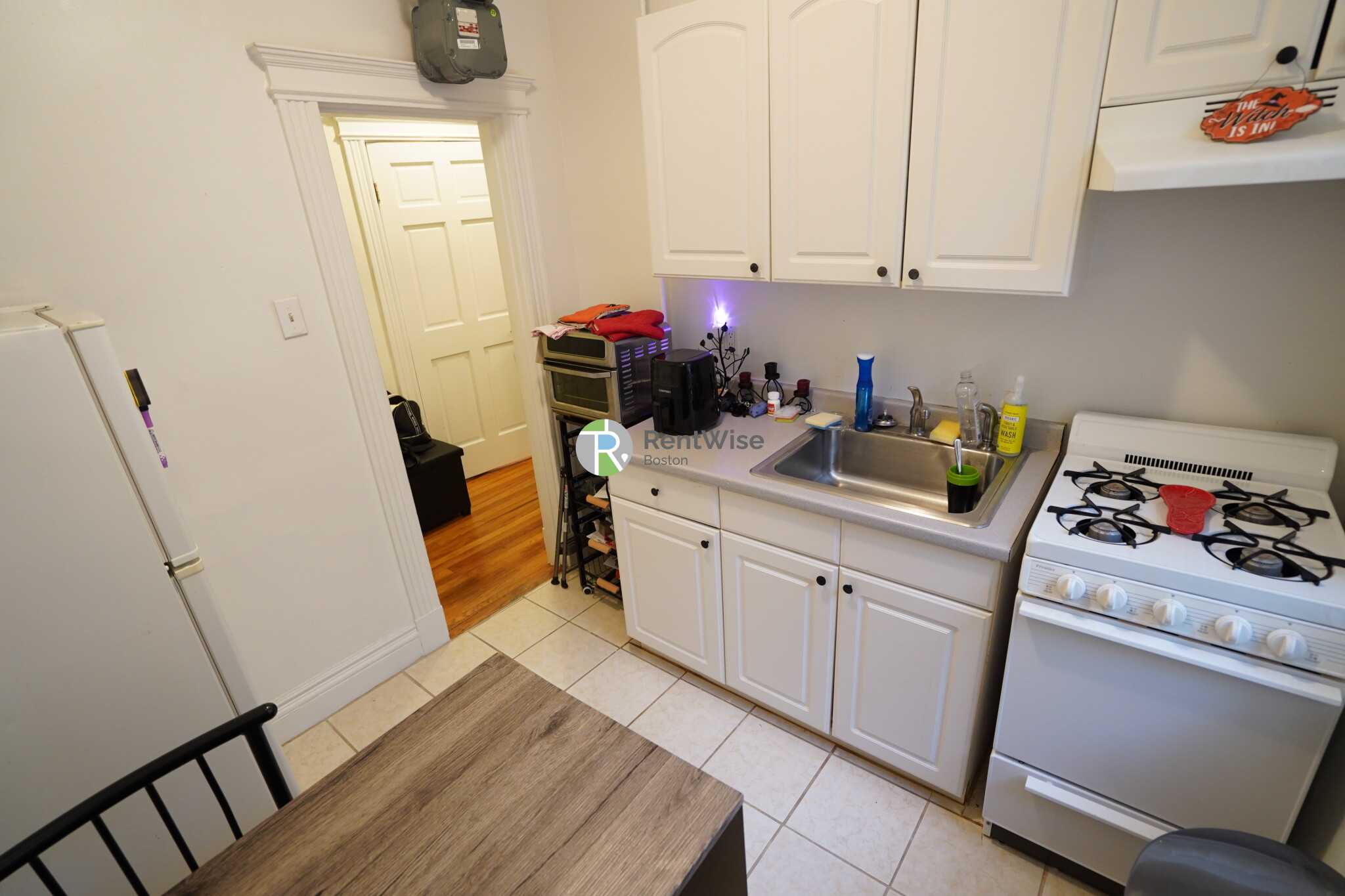 1 bed, 1 bath apartment for rent at 6 Camelot Ct Unit 9, Brighton — photo 3 of 12