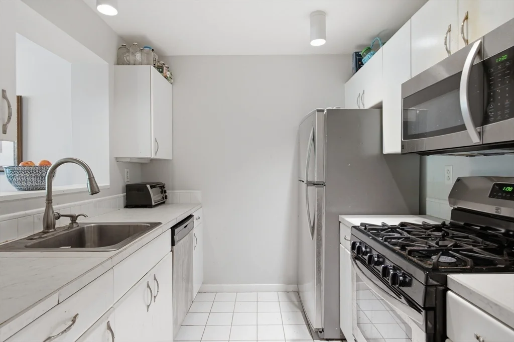 1 bed, 1 bath apartment for rent at 6 Canal Park Unit 303, East Cambridge — photo 9 of 28