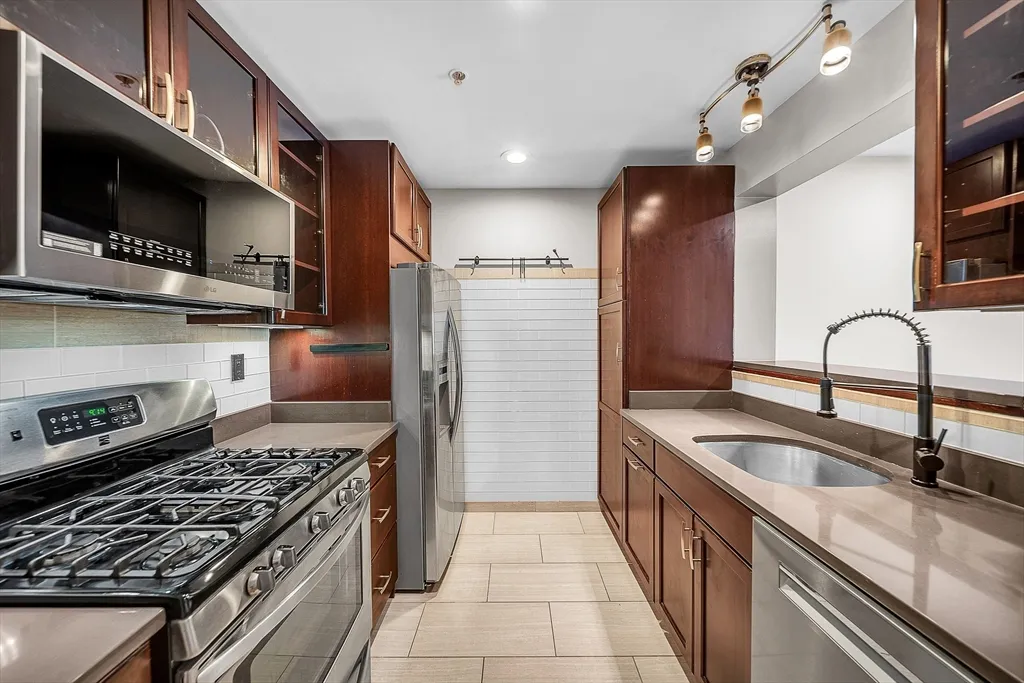 1 bed, 1 bath apartment for rent at 6 Canal Park Unit 408, East Cambridge — photo 5 of 41