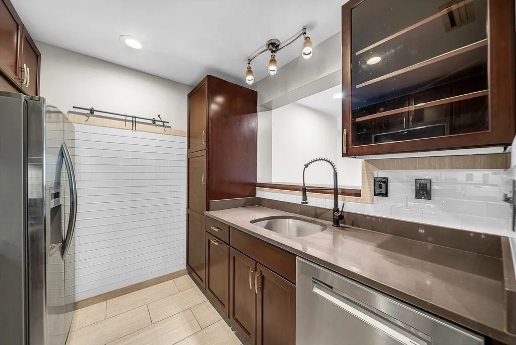 1 bed, 1 bath apartment for rent at 6 Canal Park Unit 408, East Cambridge — photo 7 of 41