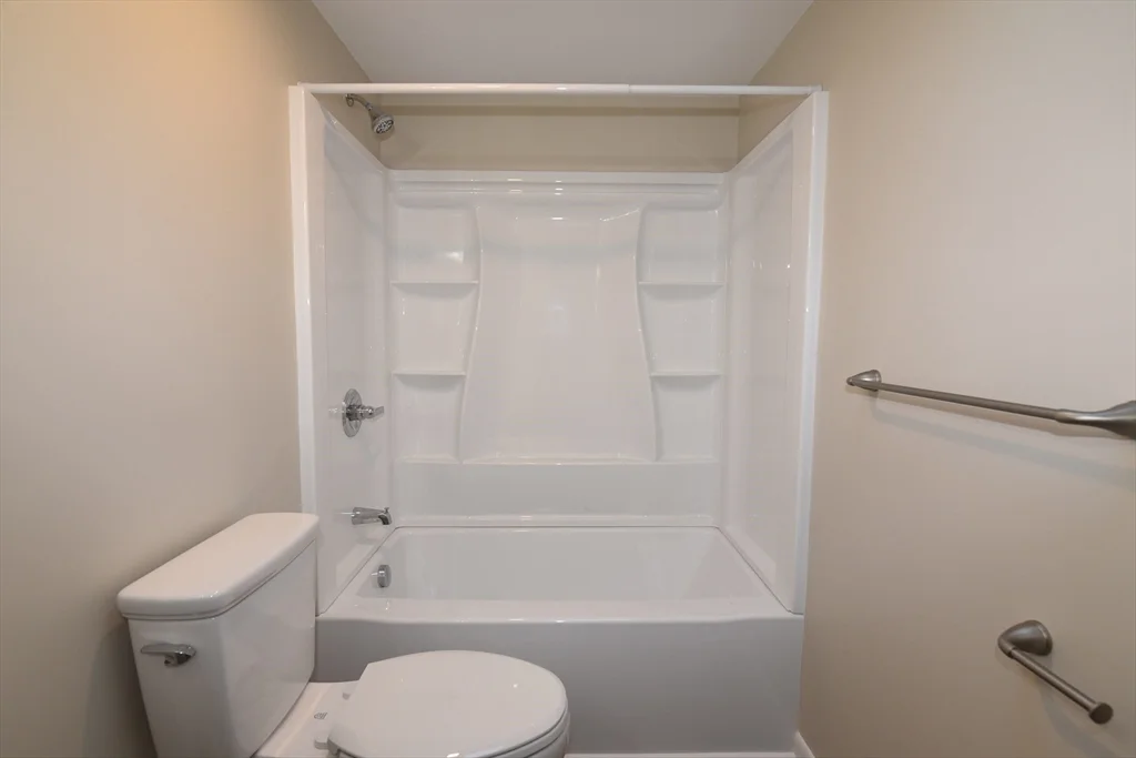 2 bed, 2 bath apartment for rent at 6 Canterbury Ln Unit 6, Rockland — photo 17 of 34