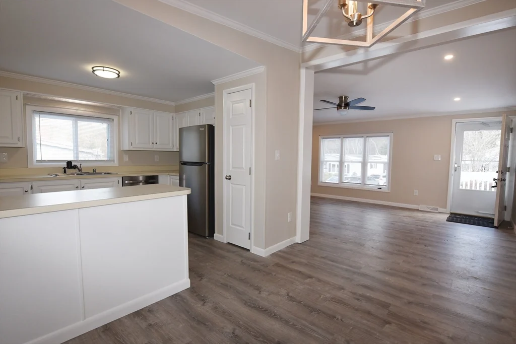 2 bed, 2 bath apartment for rent at 6 Canterbury Ln Unit 6, Rockland — photo 2 of 34
