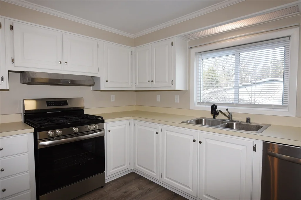 2 bed, 2 bath apartment for rent at 6 Canterbury Ln Unit 6, Rockland — photo 4 of 34