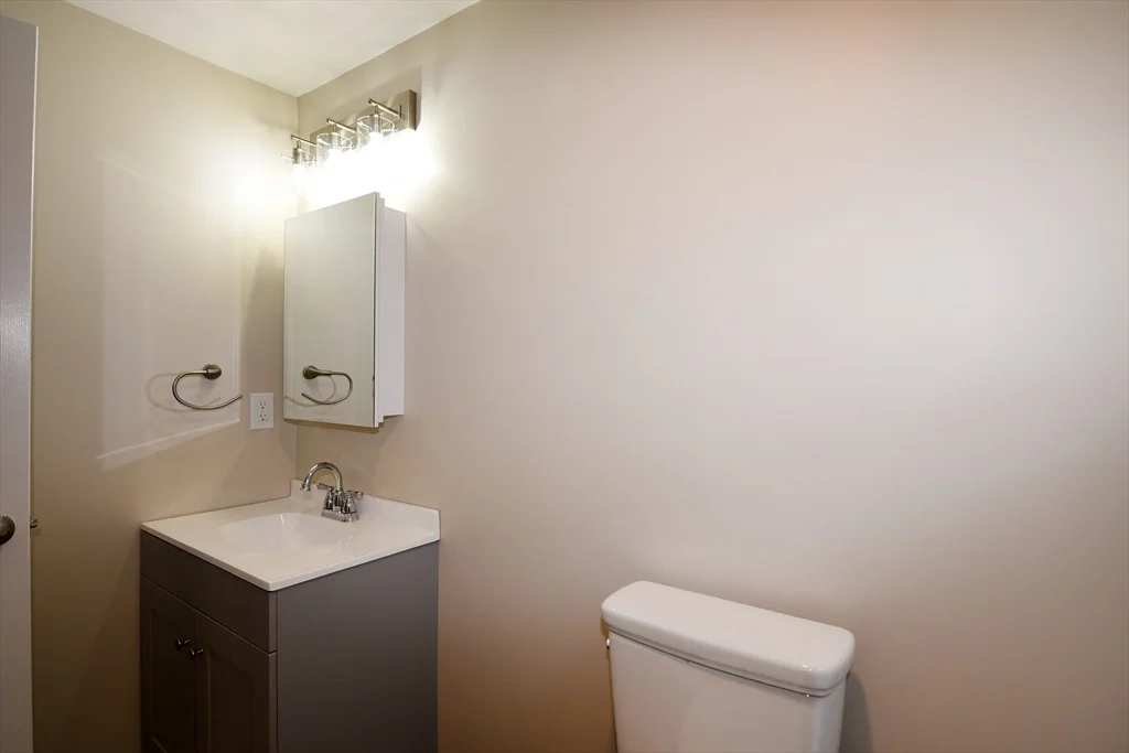 2 bed, 2 bath apartment for rent at 6 Canterbury Ln Unit 6, Rockland — photo 12 of 34
