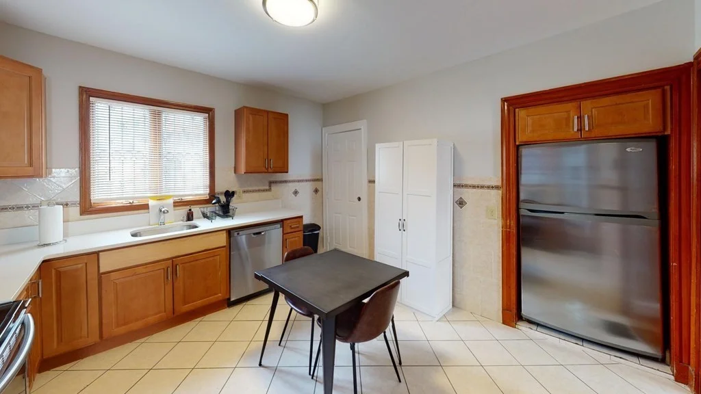 3 bed, 1 bath apartment for rent at 6 Cawfield Unit 1, Boston — photo 4 of 16