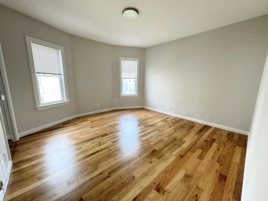 3 bed, 1 bath apartment for rent at 6 Cawfield Unit 2, Dorchester — photo 4 of 8