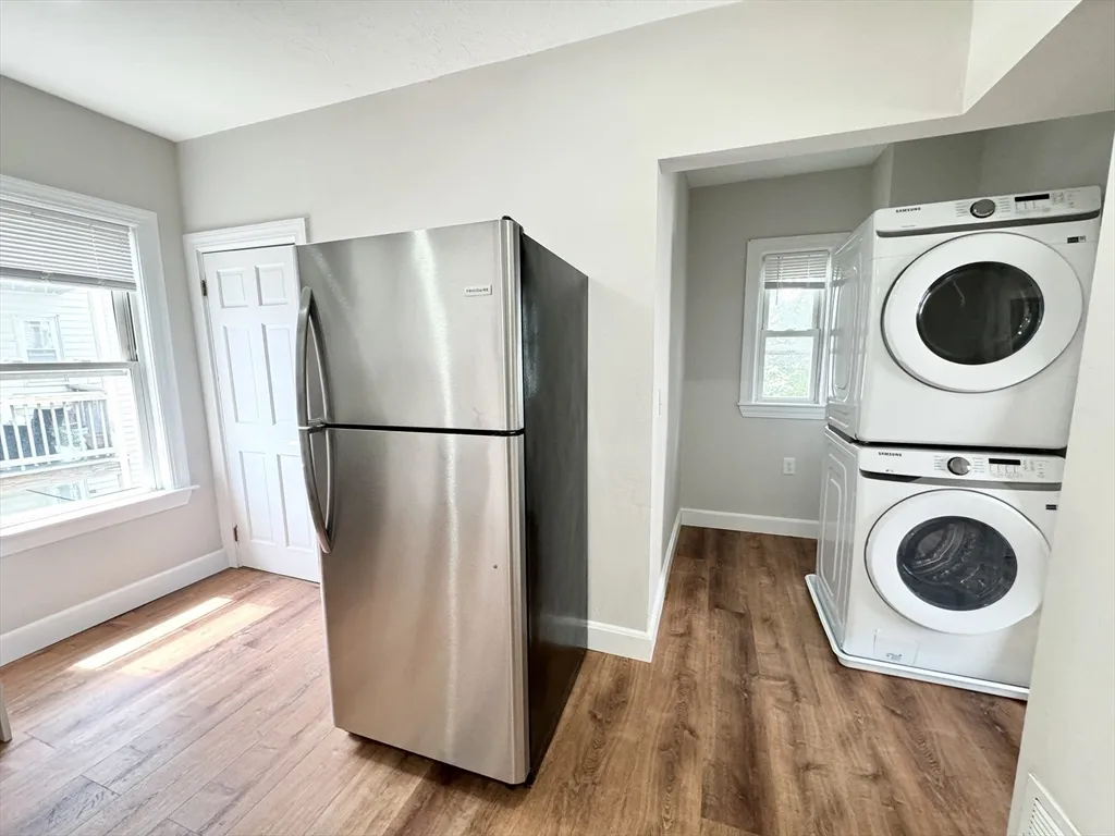 3 bed, 1 bath apartment for rent at 6 Cawfield Unit 2, Dorchester — photo 2 of 8
