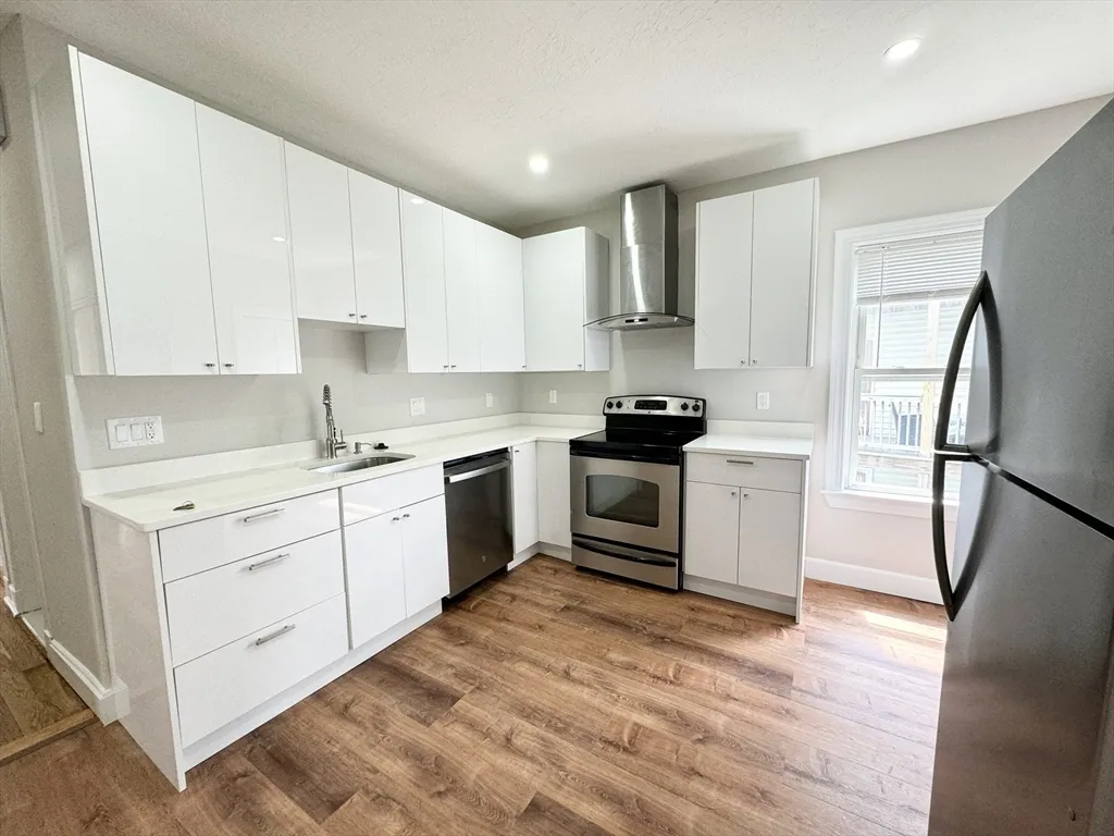 3 bed, 1 bath apartment for rent at 6 Cawfield Unit 2, Dorchester — photo 1 of 8