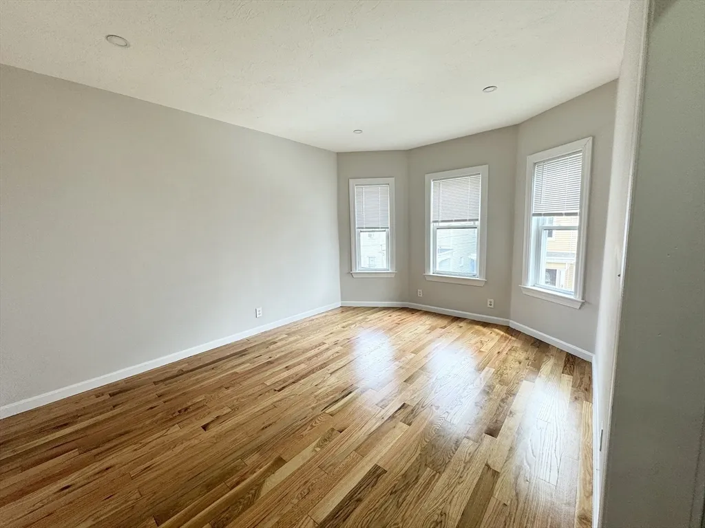 3 bed, 1 bath apartment for rent at 6 Cawfield Unit 2, Dorchester — photo 3 of 8