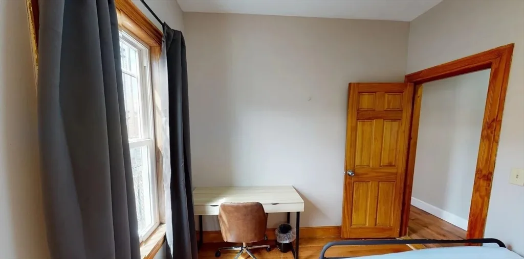 3 bed, 1 bath apartment for rent at 6 Cawfield Unit 3, Dorchester — photo 3 of 9