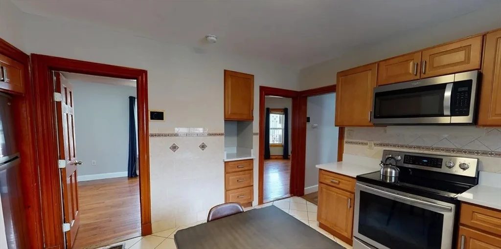 3 bed, 1 bath apartment for rent at 6 Cawfield Unit 3, Dorchester — photo 1 of 9