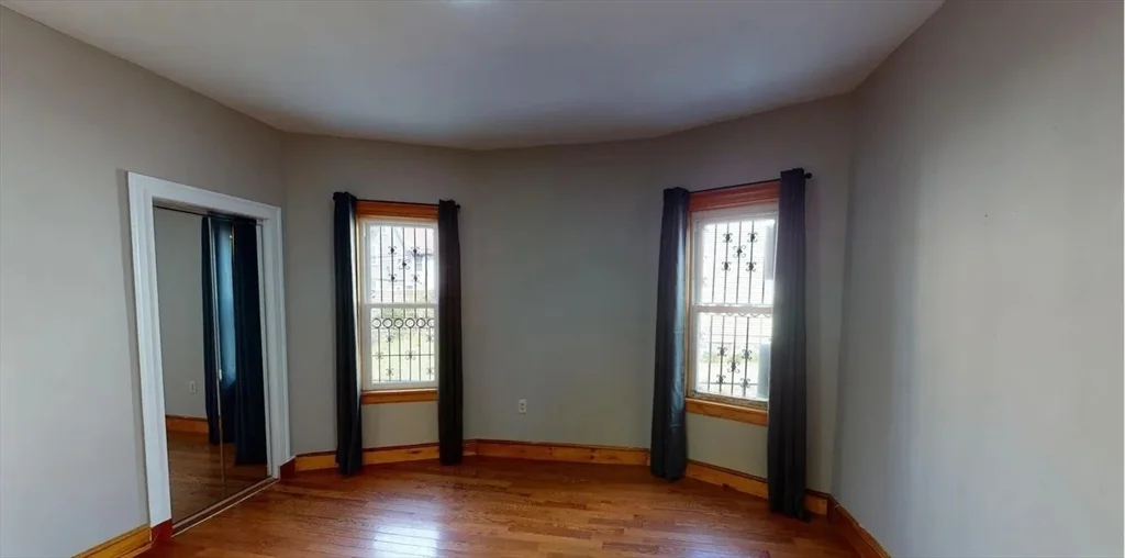 3 bed, 1 bath apartment for rent at 6 Cawfield Unit 3, Dorchester — photo 2 of 9