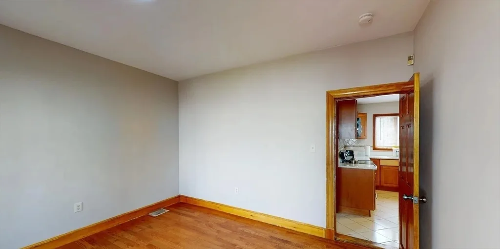 3 bed, 1 bath apartment for rent at 6 Cawfield Unit 3, Dorchester — photo 6 of 9
