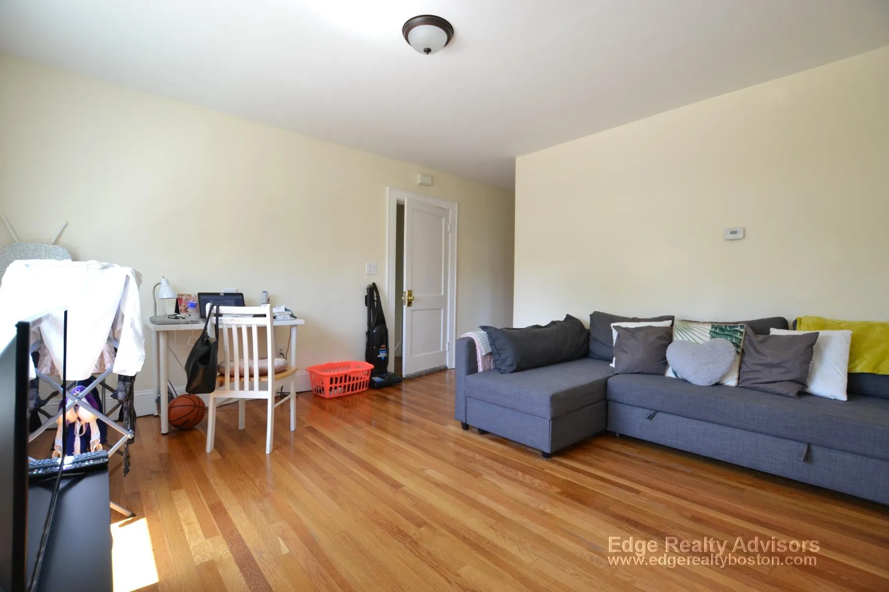 4 bed, 2 bath apartment for rent at 6 Cenacle Rd Unit 1, Brighton — photo 3 of 11