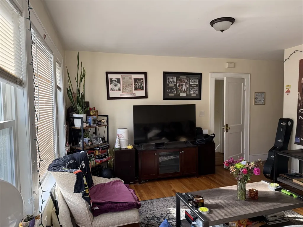 4 bed, 2 bath apartment for rent at 6 Cenacle Rd Unit 2, Brighton — photo 8 of 8