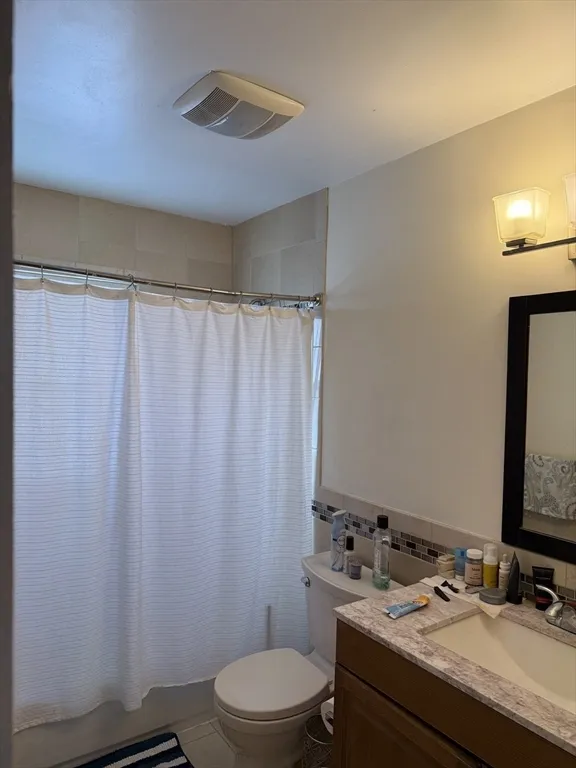 4 bed, 2 bath apartment for rent at 6 Cenacle Rd Unit 2, Brighton — photo 3 of 8