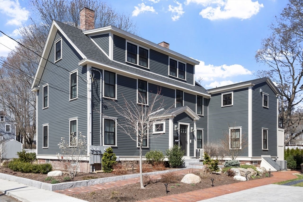2 bed, 1 bath apartment for rent at 6 Center Unit B, Amesbury — photo 1 of 35