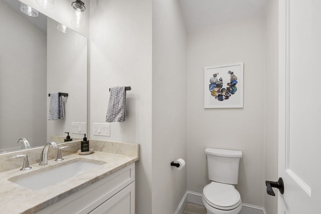 2 bed, 1 bath apartment for rent at 6 Center Unit B, Amesbury — photo 26 of 35
