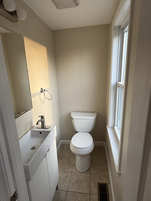 3 bed, 1 bath apartment for rent at 6 Claflin Pl Unit 6, Hopkinton — photo 5 of 11