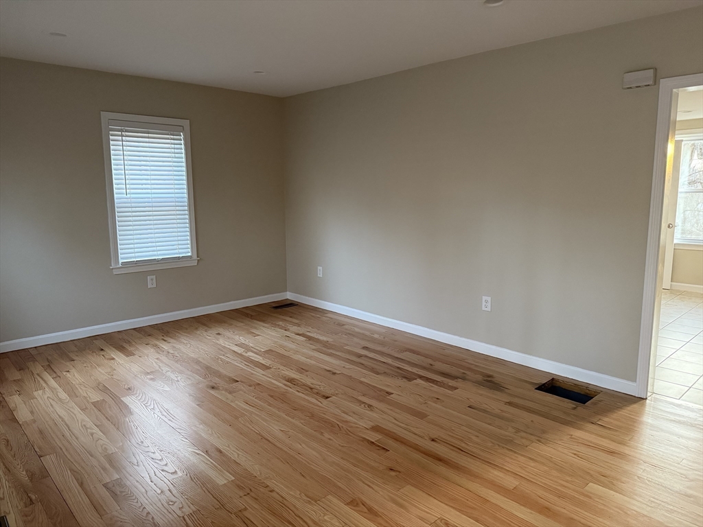 3 bed, 1 bath apartment for rent at 6 Claflin Pl Unit 6, Hopkinton — photo 2 of 11