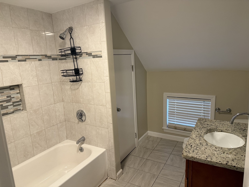 3 bed, 1 bath apartment for rent at 6 Claflin Pl Unit 6, Hopkinton — photo 9 of 11