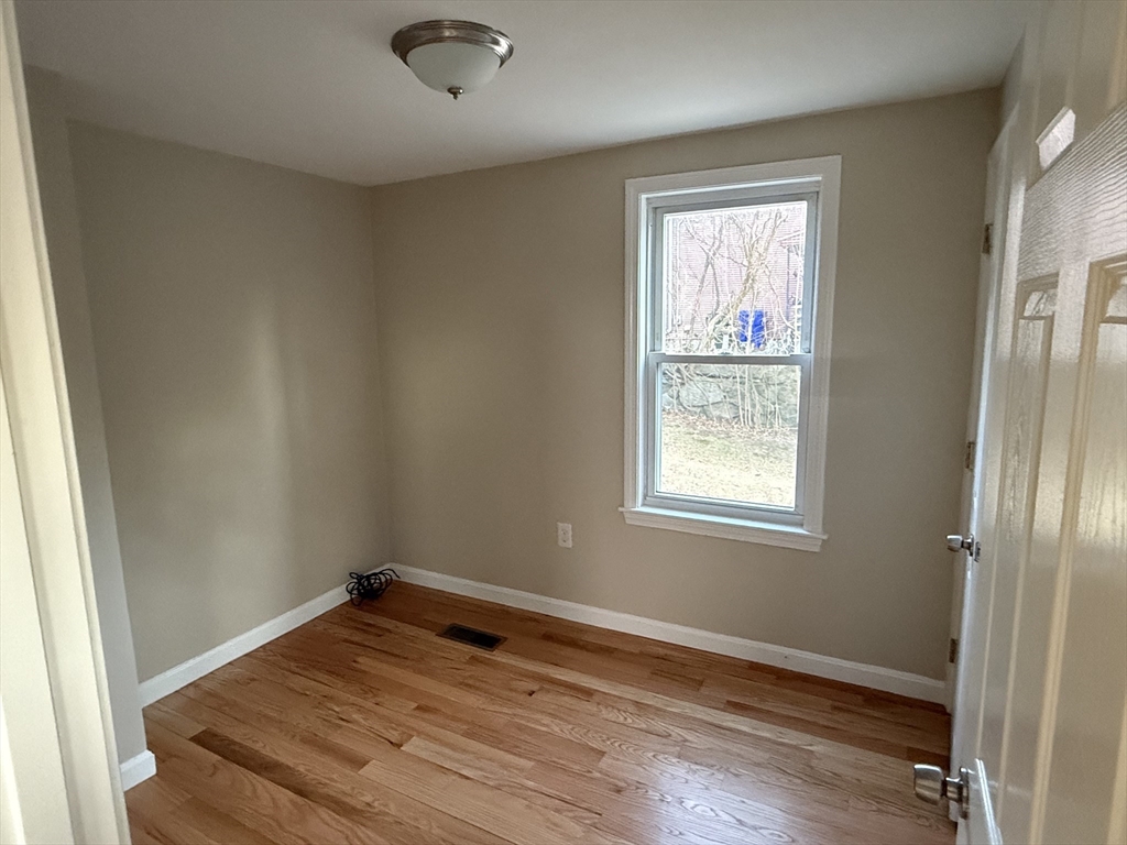 3 bed, 1 bath apartment for rent at 6 Claflin Pl Unit 6, Hopkinton — photo 10 of 11