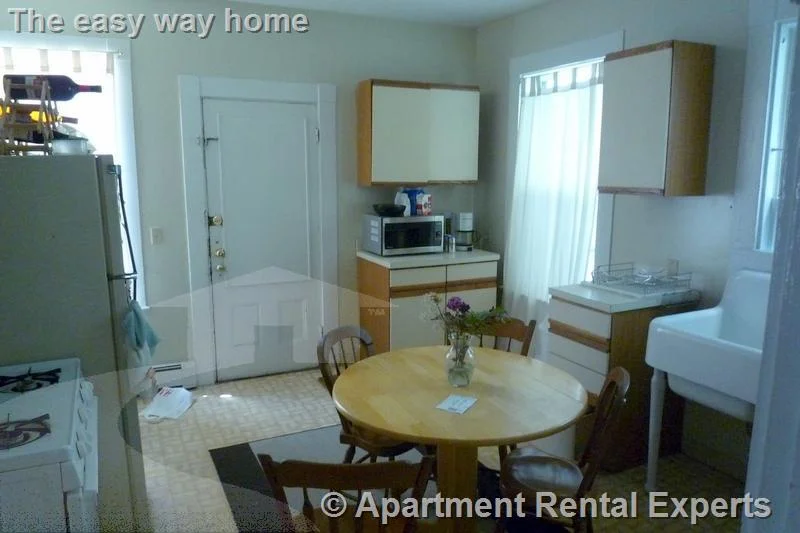 2 bed, 1 bath apartment for rent at 6 Clary St Unit 1, Inman Square — photo 2 of 9