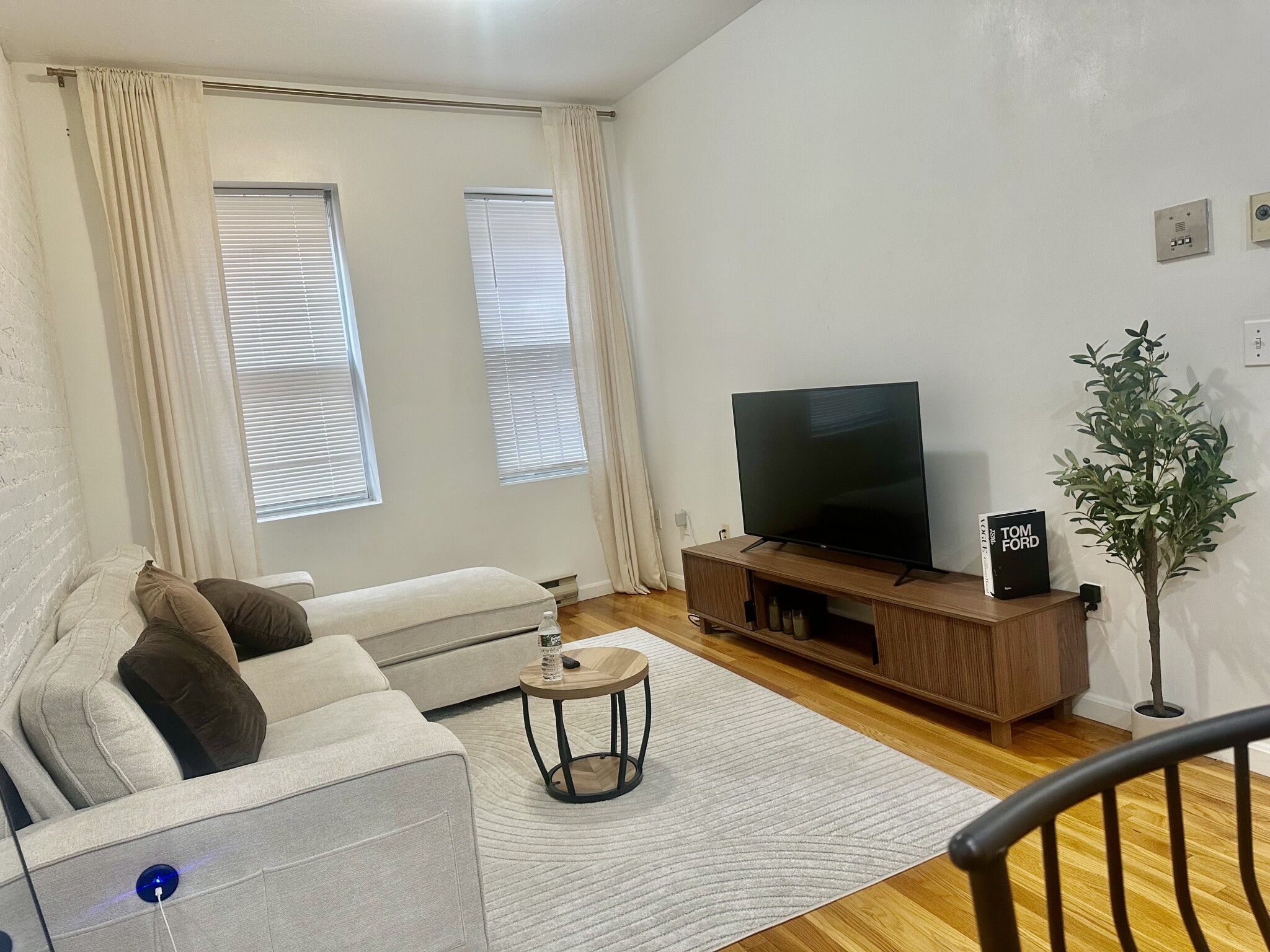 1 bed, 1 bath apartment for rent at 6 Cleveland Pl Unit 7R, North End