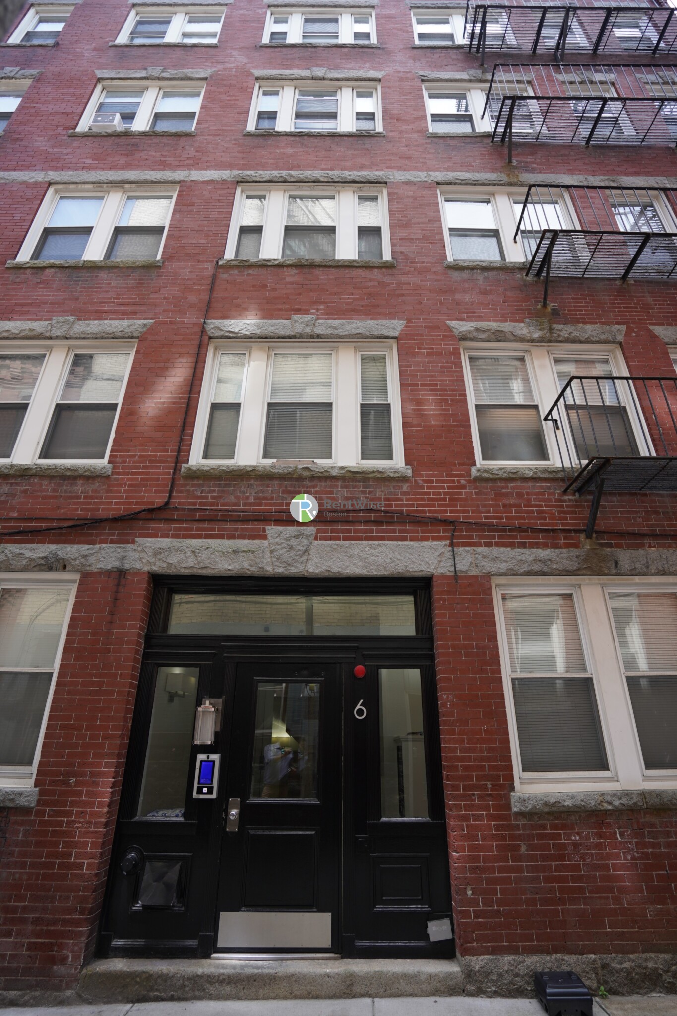 3 bed, 1 bath apartment for rent at 6 Cleveland Pl Unit 8, North End — photo 16 of 20