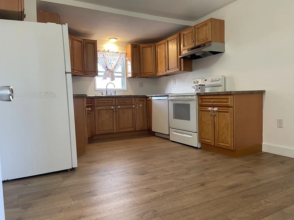 3 bed, 1 bath apartment for rent at 6 Clinton St Unit 2, Taunton — photo 1 of 19