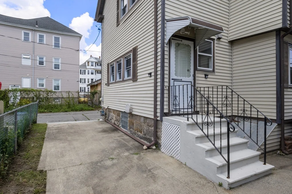3 bed, 2 bath apartment for rent at 6 Coffin Avenue Ct, New Bedford — photo 28 of 35