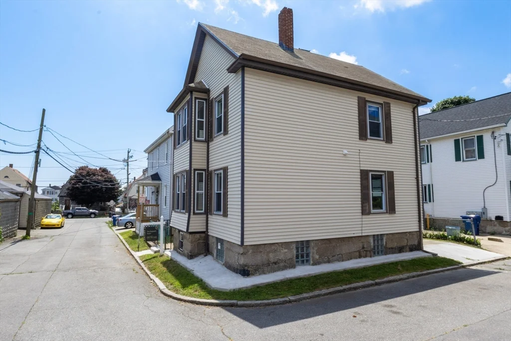 3 bed, 2 bath apartment for rent at 6 Coffin Avenue Ct, New Bedford — photo 32 of 35