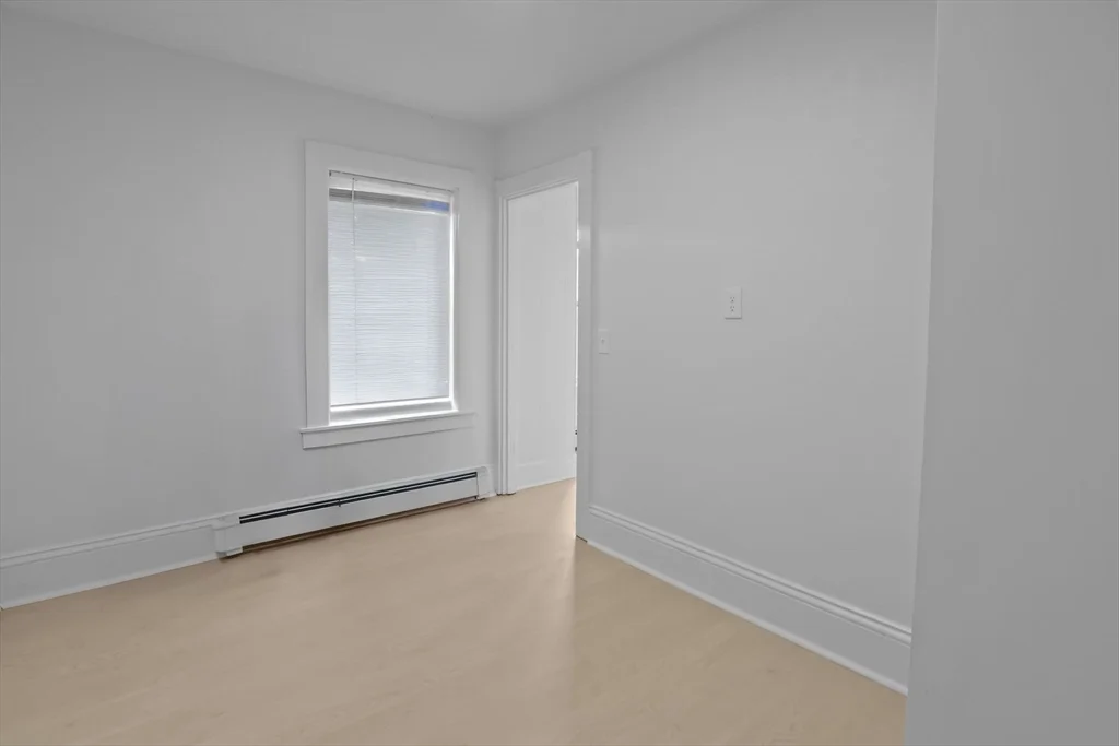 3 bed, 2 bath apartment for rent at 6 Coffin Avenue Ct, New Bedford — photo 9 of 35