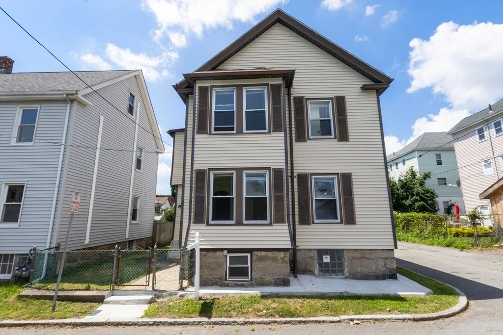 3 bed, 2 bath apartment for rent at 6 Coffin Avenue Ct, New Bedford — photo 34 of 35