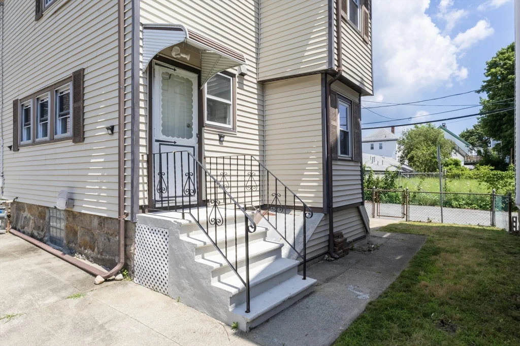 3 bed, 2 bath apartment for rent at 6 Coffin Avenue Ct, New Bedford — photo 30 of 35
