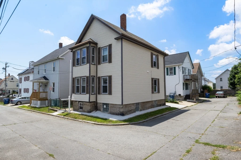 3 bed, 2 bath apartment for rent at 6 Coffin Avenue Ct, New Bedford — photo 33 of 35