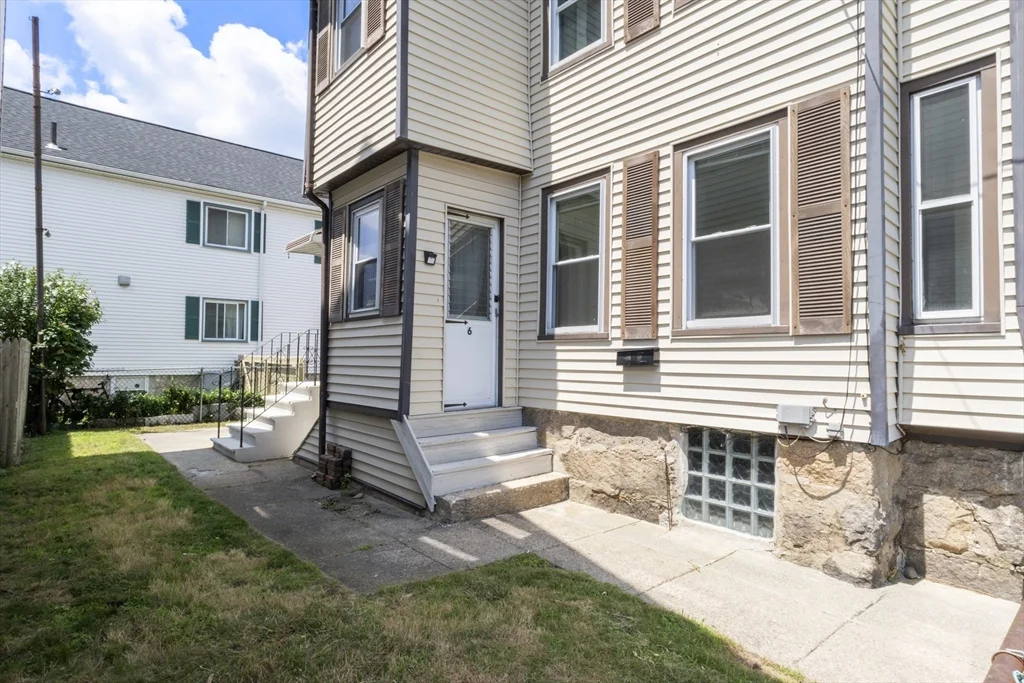 3 bed, 2 bath apartment for rent at 6 Coffin Avenue Ct, New Bedford — photo 27 of 35
