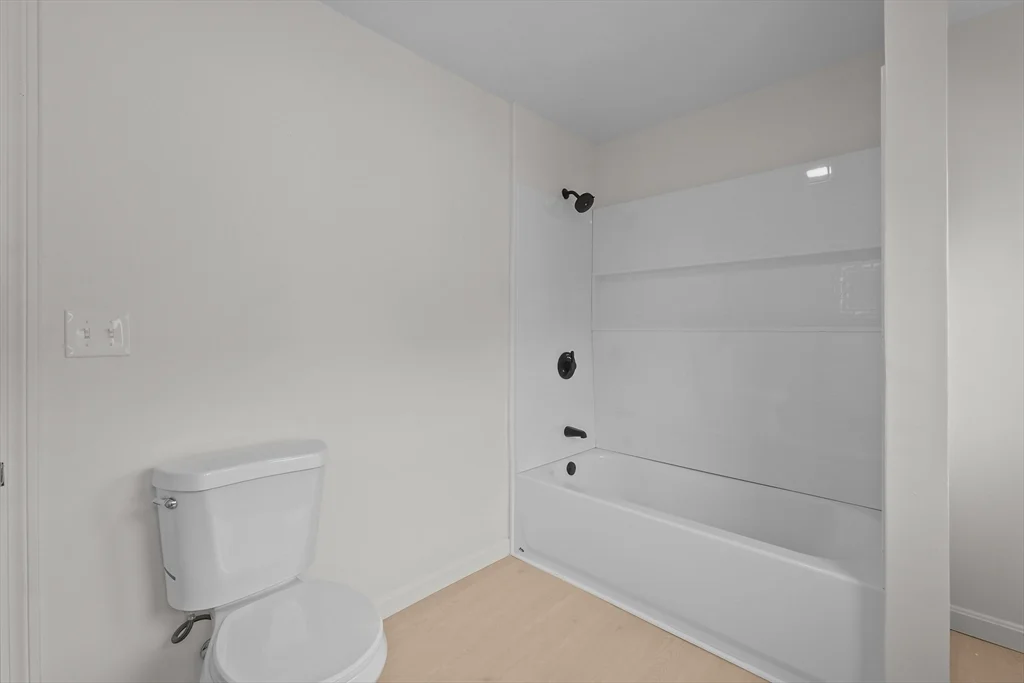 3 bed, 2 bath apartment for rent at 6 Coffin Avenue Ct, New Bedford — photo 19 of 35
