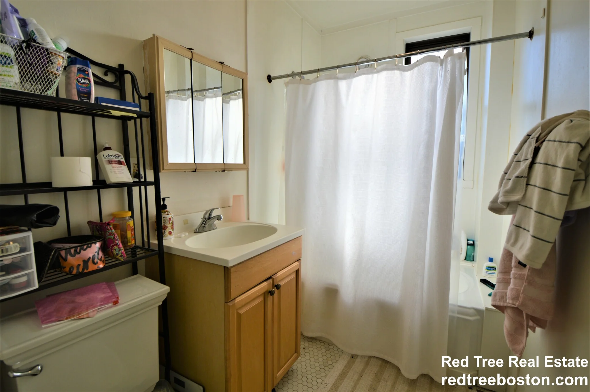 5 bed, 2 bath apartment for rent at 6 Colliston Rd Unit 2, Brighton — photo 15 of 16