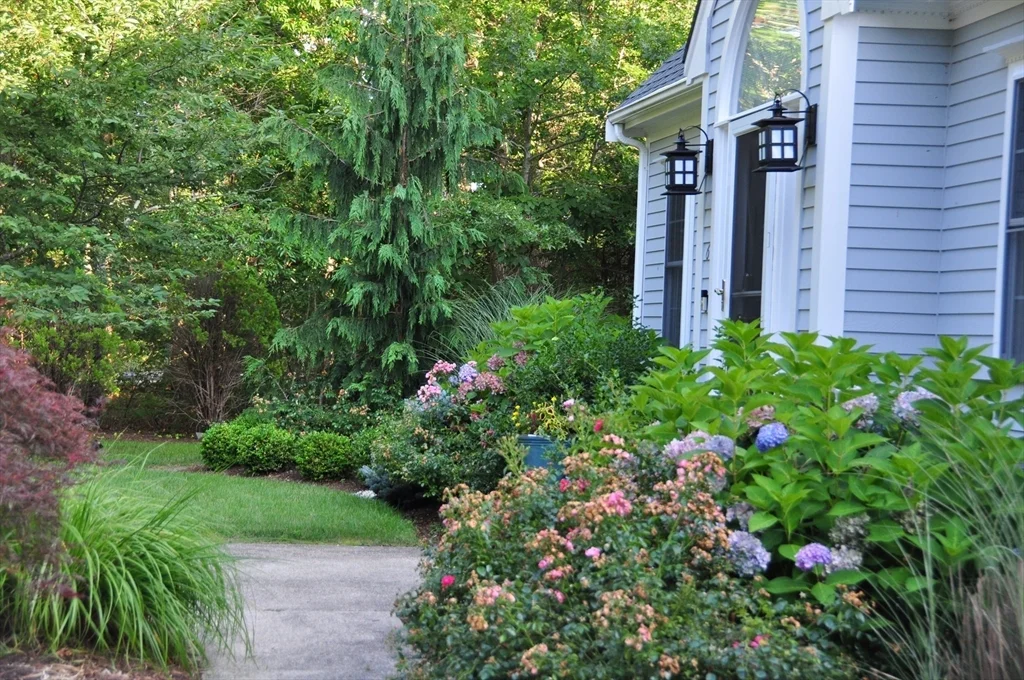 4 bed, 2 bath apartment for rent at 6 Country Club, Falmouth — photo 4 of 18