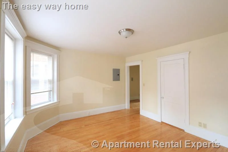 1 bed, 1 bath apartment for rent at 6 Craigie Cir Unit 34, Harvard Square — photo 3 of 12